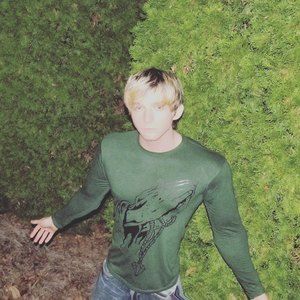 Meet your Posher, Dominic